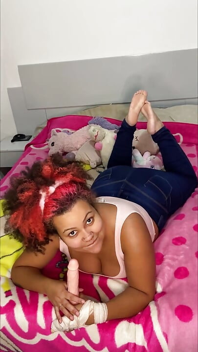 Awek montel kentut joi dalam seluar jeans dan bogel