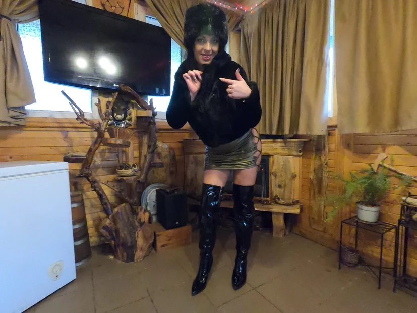 preview- MilfyCalla - Deep blow-job while wearing fur coat and shiny boots 204 p1