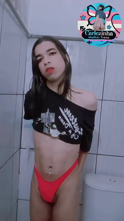Ona Carlazinha ženská trans žena nahá Carla v kalhotkách
