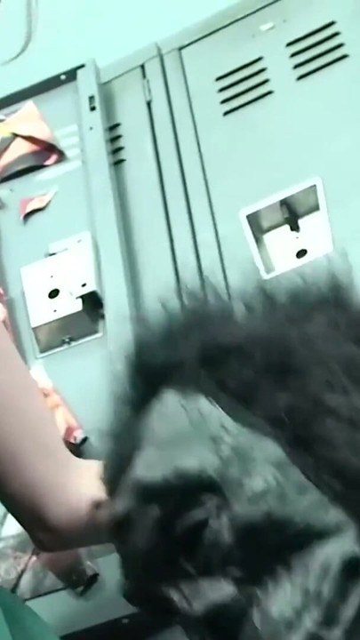 Tânăra brunetă majoretă este futută de colegul ei de clasă | Clip 1
