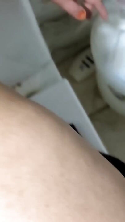 Fazendo sexo no chuveiro apaixonadamente fodida no chuveiro