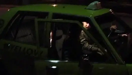 Wilde Taxifahrt: Ekstase'de sarışın schönheit