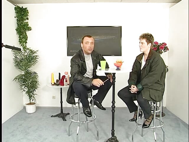 Chubby short hair chick is toying her hairy cunt at the casting