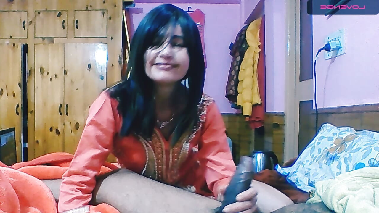 She makes a guy a Blowjob and enjoys before sex