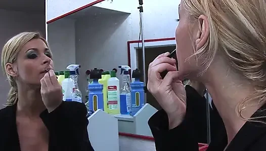 Ненасытные настоящие шлюшки осушают каждый жесткий член в любительском видео