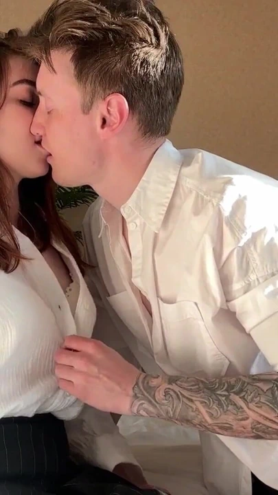 来自“我的同学不知道我在视频中拍摄她 - syndicete”的精彩时刻