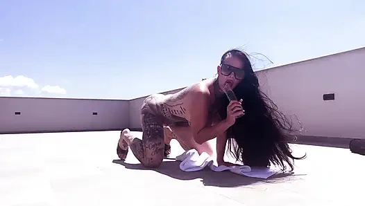 Мастурбирую в красивом месте