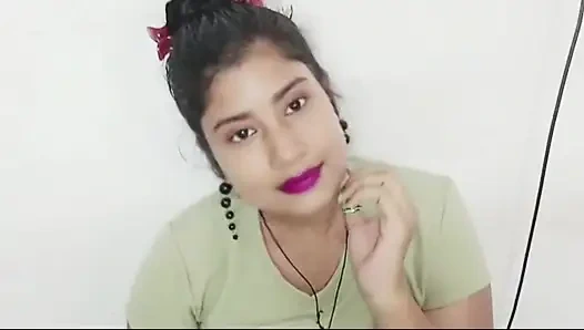 Üvey kız kardeşimi ona çikolata vererek baştan çıkardım, sonra onu siktim ve içine boşaldım.