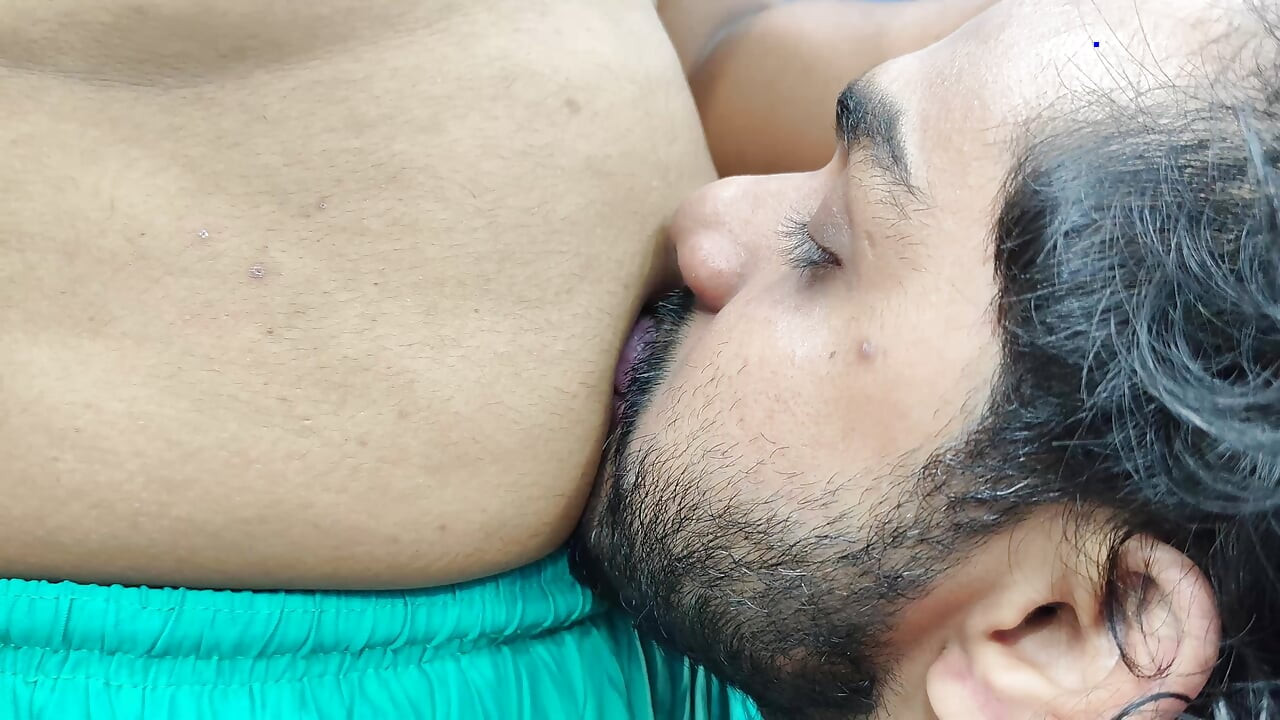 Navel lutscht mit lippensperre, innner trägt nur