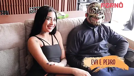 Istri pelacur digulung di depan cuckold