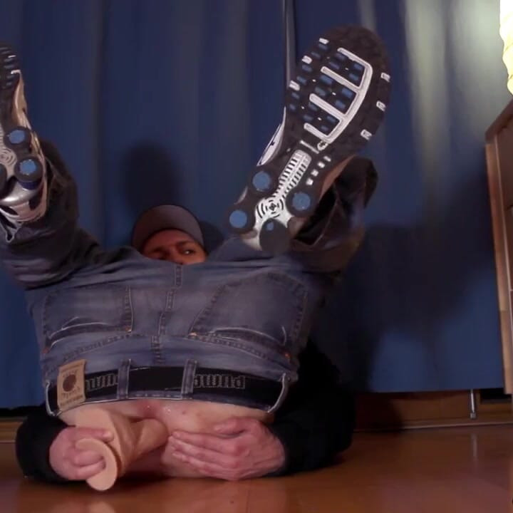 Chav puši i jaše veliki dildo - Picaldi, Shox