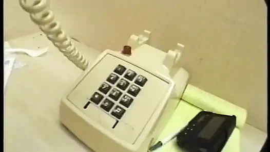 Pantat bahenol tante seksi ini dientot habis-habisan sama kontol besar di seks threesome