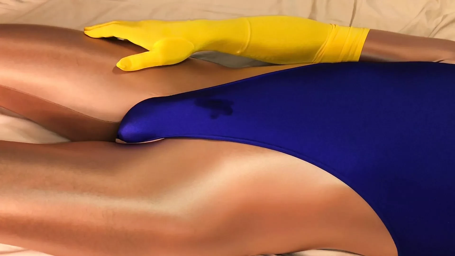 Fetish spandeks - orgasme dalam pakaian thong biru saya yang berkilat
