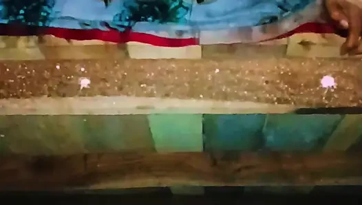 Sister-in-law's bad fucking and spreading both her legs, put the whole penis and took out the piss from the pussy.