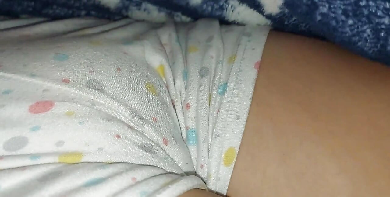 Играю между простынями с моей сводной сестрой.