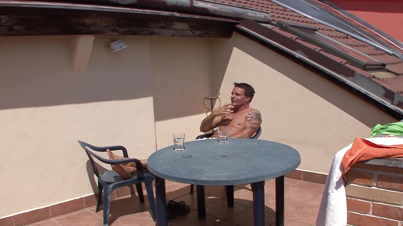 Χοντρή Γερμανίδα πουτάνα γαμήθηκε στην ταράτσα