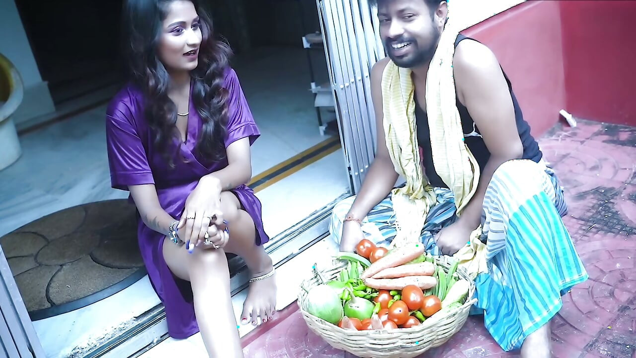 Bhabhi ki soteli bahan ko gift dekar jabbar dasti ghori bna kar pela
