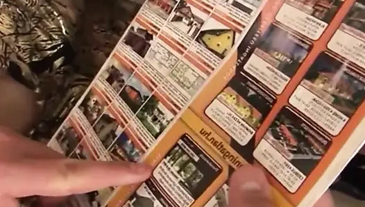 Старый ткач играет с пенисом