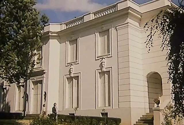CHAMBRES D'AMIS TRES PARTICULIERE.mp4
