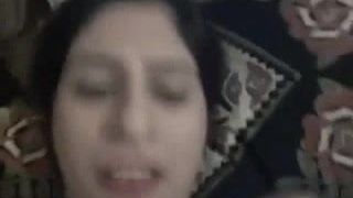 Pakistaanse vrouw wordt hard geneukt