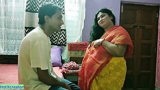 Indyjski gorący bhabhi uprawia seks z niewinnym chłopcem! z czystym dźwiękiem