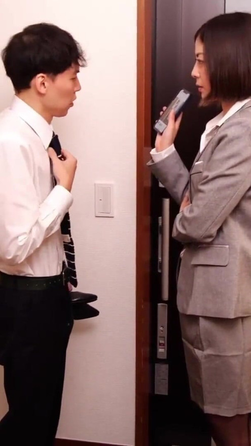 The alluring female boss in black pantyhose - Saki Usumi | Clip 1