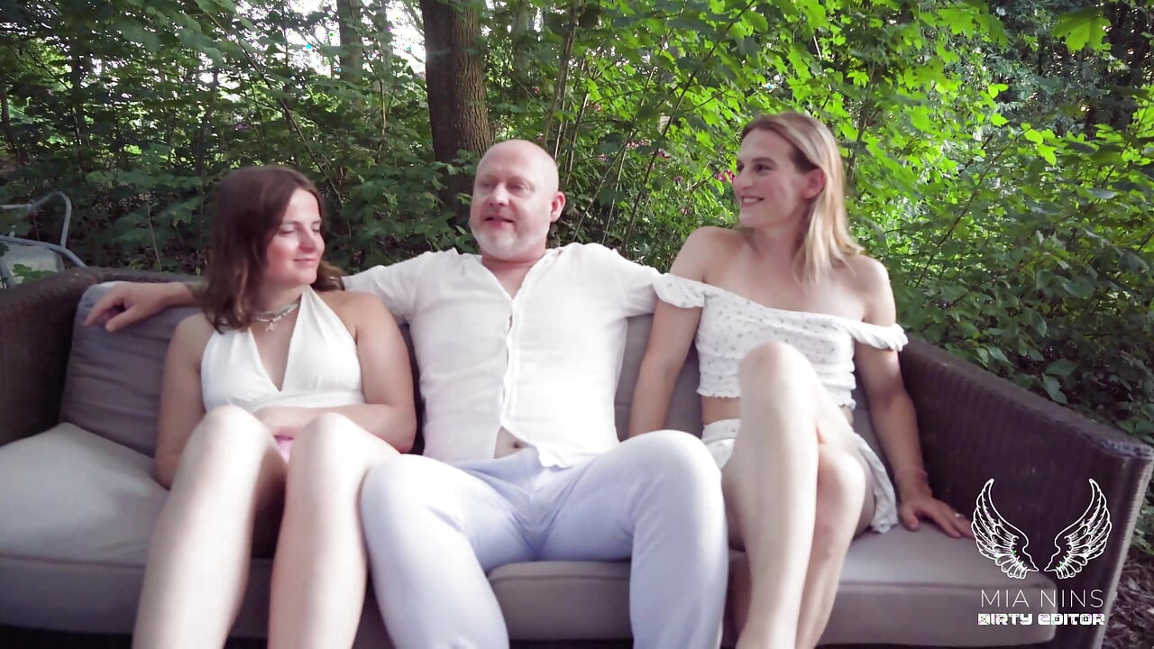 Mi marido se encuentra con dos chicas trans para un trío hardcore con Cumswap