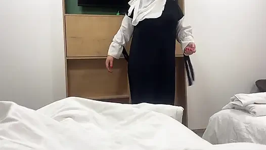 An Arab Maid Seduced a Client in a Hotel Room