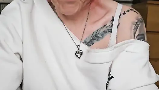 Edepsizce Konuşan Evli Kadın Beni Yeni Arkadaşıyla Aldatıyor