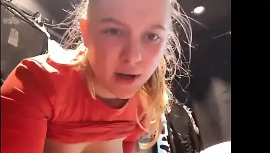 Extremes squirting und ficken in der umkleidekabine