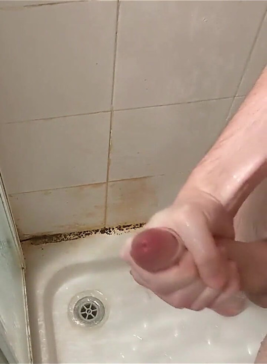 Având parte de o masturbare frumoasă la duș fierbinte
