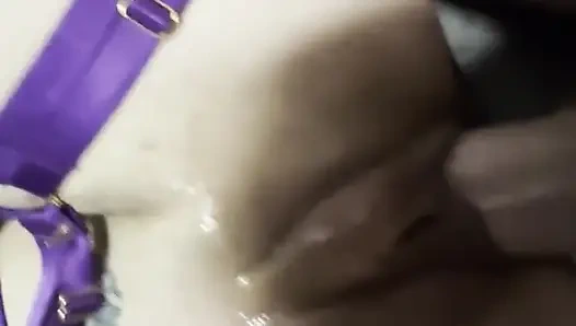 Сексуальную молодую маму трахают в раздевалке