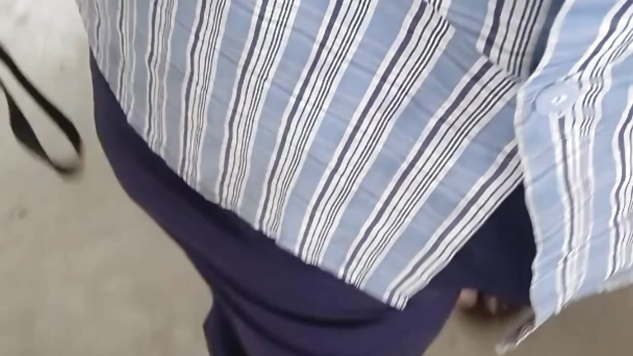 Tamilski dečko podiže drkanje