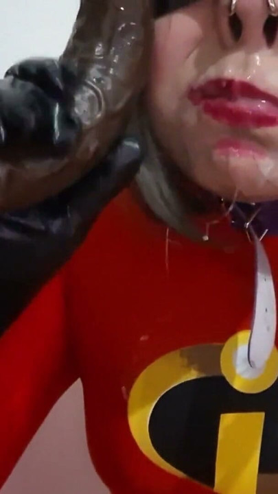 可愛陷阱彈性蕩婦戴著BDSM鼻鉤深喉後吞精給BBC口交 | 片段 2