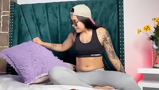 Анальная игра с черным членом