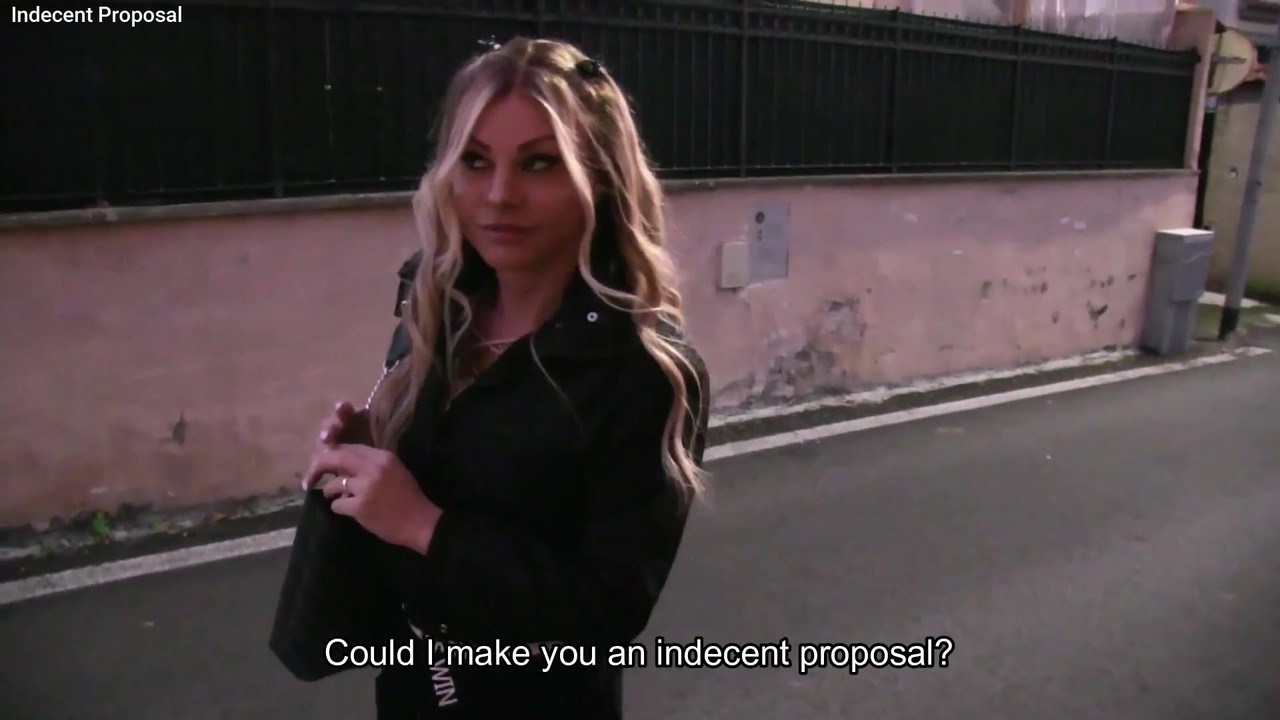 非常性感的意大利熟女神圣地吮吸鸡巴