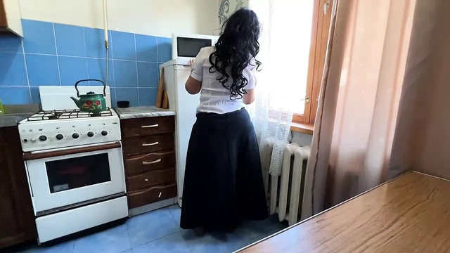This adult lady with a big ass knows a lot about anal sex