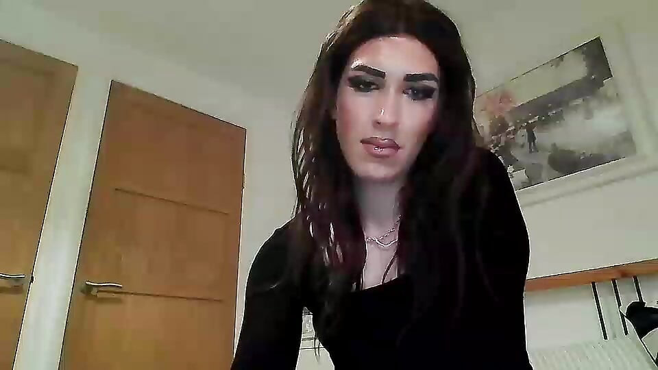 Crossdresser in tights and panties on cam