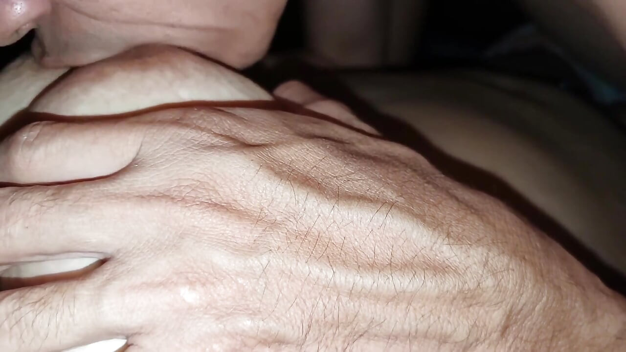 Abang tiri fingering memek dan toket raksasa adik tirinya sendiri