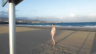 Long public wank at the beach