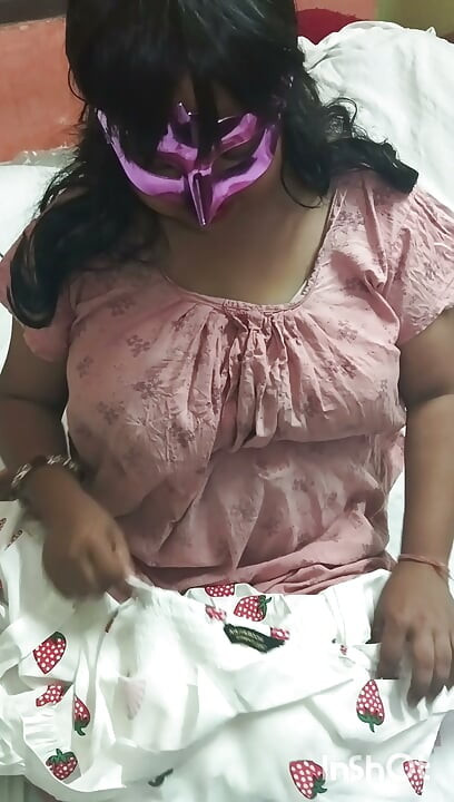 夫の背後で義父とベッドで犯される美人嫁