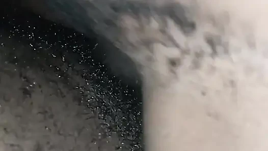 Güney Afrikalı kız tesisatçı adama biniyor