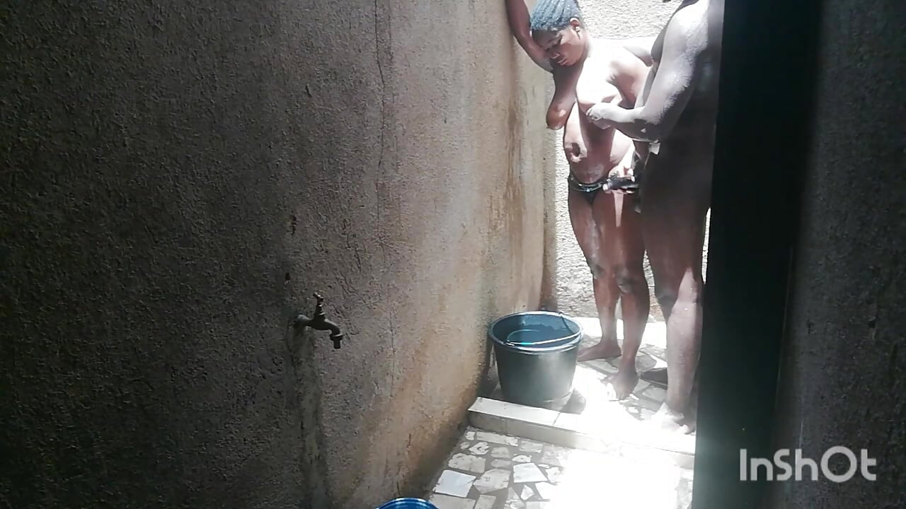 Ukus vođenja ljubavi pod tušem je bolji. Zbog toga diane uvek bira tuš kao naše seksualno mesto za sastanke
