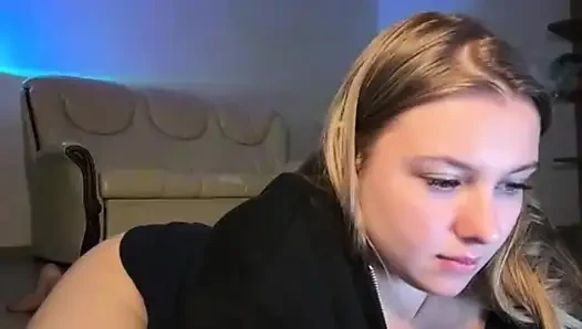 Fingering tight pussy with jucielussie