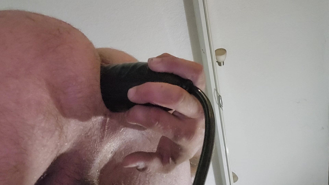 Inflatable anal dildo