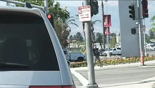 Горячие девушки с охотой на хуй делят член и его порцию спермы