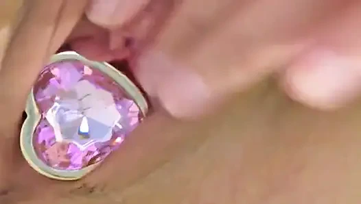 Seksi Orta Yaşlı Seksi Kadın Küvette Çıplak Amına Anal Tıkaç Sokuyor...