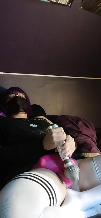 Masturbare cu vibrator și ejaculare prin chiloți cu Raven LeTrap