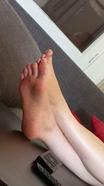 Delicious Feet Exposed And Toe Wiggling Of My Roommate