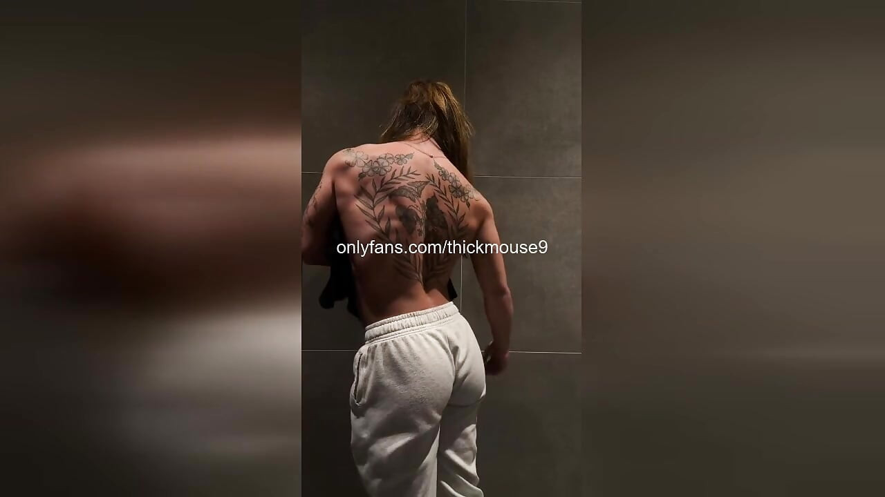 Músculo 18yo fisting leak gym live